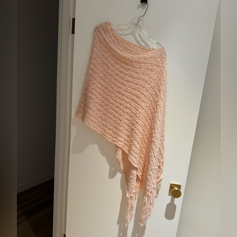 Q Point shawl / wrap with fringe in peach